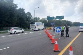 Arus lalu lintas Tol Jakarta-Cikampek dialihkan keluar GT Kalihurip