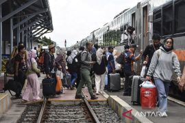 Arus balik penumpang KA di Stasiun Tasikmalaya