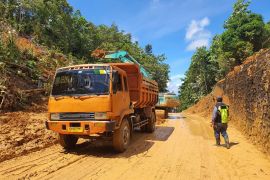 Hati-hati lintasi lokasi longsor di Genting Lanjak Kapuas Hulu