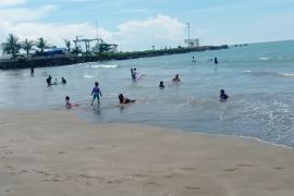 Wisatawan dari Jakarta tewas terseret ombak di Pantai Ciantir Banten