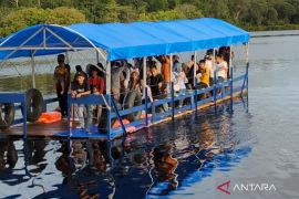 Wisata Danau Lebar Mukomuko dengan rakit dapat apresiasi