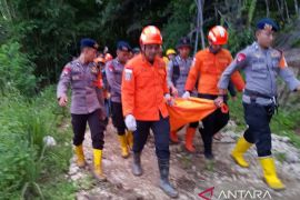 Tim SAR temukan dua korban terakhir tanah longsor di Tana Toraja