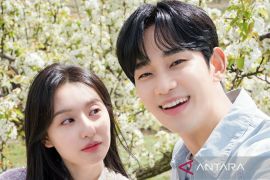Kim Soo Hyun bantah keras pacari mendiang Kim Sae Ron