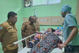Penjabat Wali Kota Sorong kunjungi korban rudapaksa
