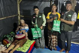 Gempa susulan, seorang warga Bawean jalani persalinan di Huntara