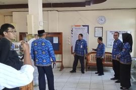 Pj bupati : ASN Pemkab HSS masuk kerja dihari pertama rata-rata 100 persen