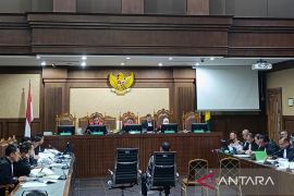 Mantan ajudan SYL mengaku serahkan tas berisi dolar ke ajudan Firli