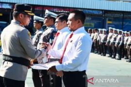 18 Anggota Satresnarkoba Banjarmasin terima penghargaan dari Kapolresta