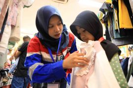 Bahagianya 40 anak yatim-duafa diajak Perwira Kilang Cilacap belanja baju lebaran