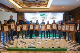 Perusahaan logistik beri penghargaan 100 outlet terbaik