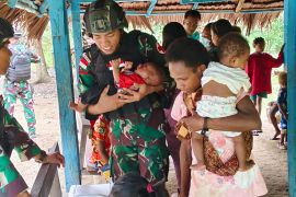 Yonif 122/TS adakan kegiatan posyandu warga Kampung Kibay Keerom