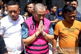 Tahap II dugaan korupsi mantan Bupati Bone Bolango masih ditunda