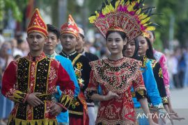 Karnaval Budaya Meriahkan Hut Ke-60 Provinsi Sulawesi Tengah Page 2 Small