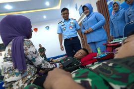 Donor darah HUT ke-78 TNI AU di Kendari Page 1 Small