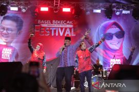 Bawakan lagu "Bento", Pj Gubernur Babel buat ribuan penonton Basel Bekecak Festival bersemangat