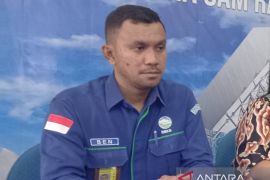 BMKG imbau warga kurangi aktivitas luar rumah karena bahaya abu Gunung Ruang