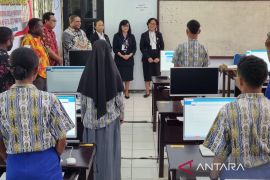 Hermus: Hari pertama ujian akhir SMA/SMK di Manokwari berjalan lancar