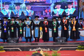 Undiksha Singaraja lantik tujuh guru besar