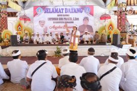 Pemkab Badung serahkan hibah Rp47 M untuk Kabupaten Klungkung