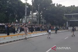 Aksi unjuk rasa di Monas sempat diwarnai saling lempar batu