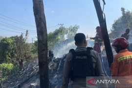 Tim Patroli Cepat Polresta Samarinda  sigap tangani kebakaran lahan