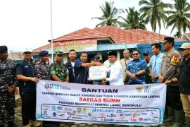 Banjir di Lebong, Satgas Bencana Nasional BUMN Provinsi Bengkulu salurkan bantuan Rp43 juta