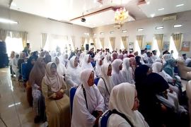 Jamaah calon haji di terbangkan ke tanah suci mulai 12 Mei 2024