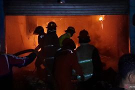 Ratusan lapak di Pasar Tradisional Masomba Palu terbakar