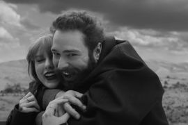 Post Malone tutupi tato dalam video 'Fortnight' bersama Taylor Swift