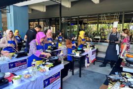 Hari Kartini, Artotel gelar demo masak ibu-ibu UMKM di Surabaya