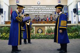 Ketua Muda  Tata Usaha Negara MA dapat gelar profesor dari Undip