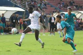 Persik imbang melawan Persita