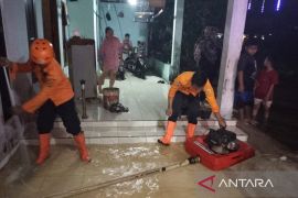 BPBD Bogor tangani dampak banjir dan longsor di Gunung Sindur