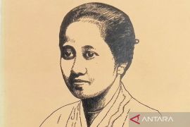 Surat-surat Kartini, menyelamatkan perempuan Indonesia menuju terang