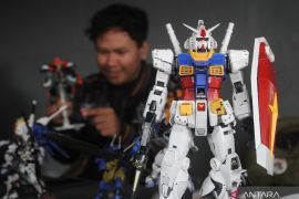 Kontes robot mainan Gundam