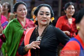 Kartini berdansa di Bali