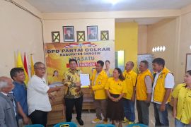 Kembali bertarung di Pilkada Samosir, Vandiko Gultom serahkan pendaftaran ke Golkar