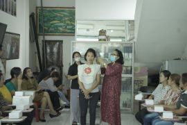 Pemkab Badung latih perempuan rawan sosial keterampilan tata rias