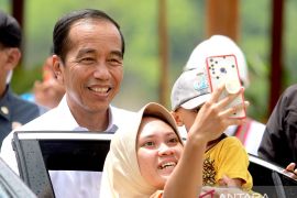 Warga antusias sambut Presiden di Bendungan Bolango Ulu