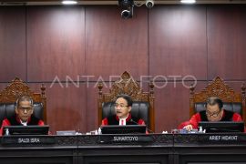 MK katakan tidak ada bukti intervensi presiden terhadap perubahan syarat paslon