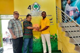 Pengusaha Bolu Salak Kenanga Padangsidimpuan daftar ke Partai Golkar