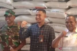Bulog salurkan bantuan pangan tahap II untuk warga Maybrat dan Sorsel