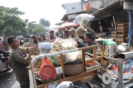 Satpol PP bangun pos pantau cegah lapak PKL liar di Tangerang