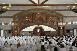 Pj Wali Kota Bandung lepas keberangkatan jamaah calon haji