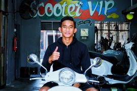 Kapten Timnas Rizky Ridho gemar rawat Scooter Vespa