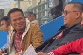 Tokoh Golkar dan Presiden Borneo FC bersanding nikmati laga pamungkas