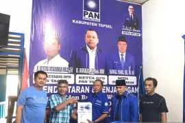 Wakil bupati-mantan sekda Tapsel ambil formulir Pilkada 2024 di PAN