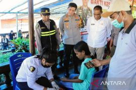 Polda Maluku-Polresta  Ambon laksanakan bakti kesehatan di Pulau Haruku