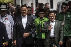 Anies-Muhaimin hadiri penetapan Presiden dan Wakil Presiden terpilih Page 1 Small