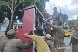 Satpol PP Balikpapan tertibkan 28 pedagang BBM eceran